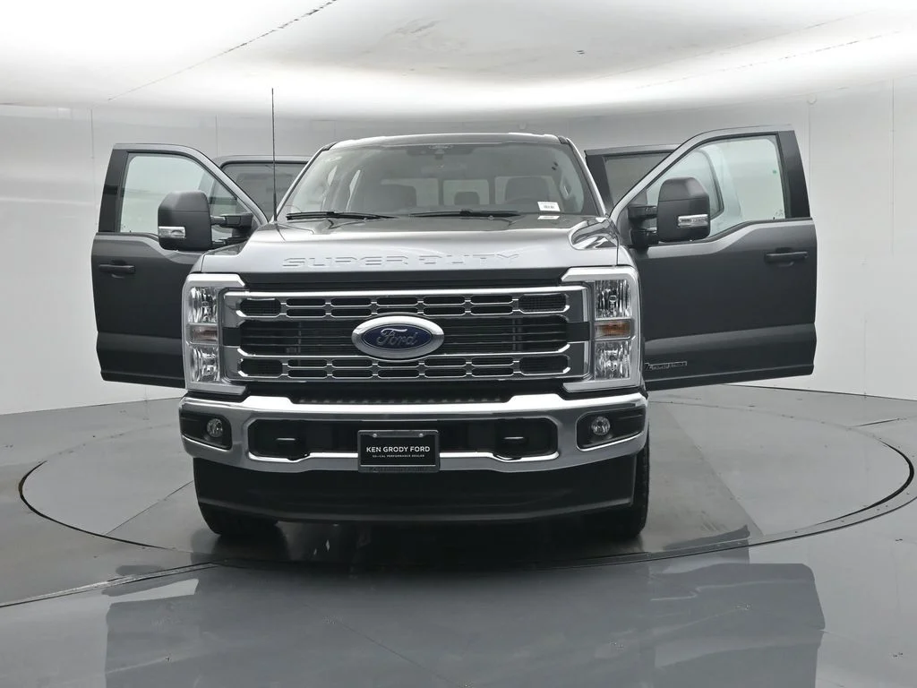 New 2026 Carbonized Gray Metallic Ford XLT image 30