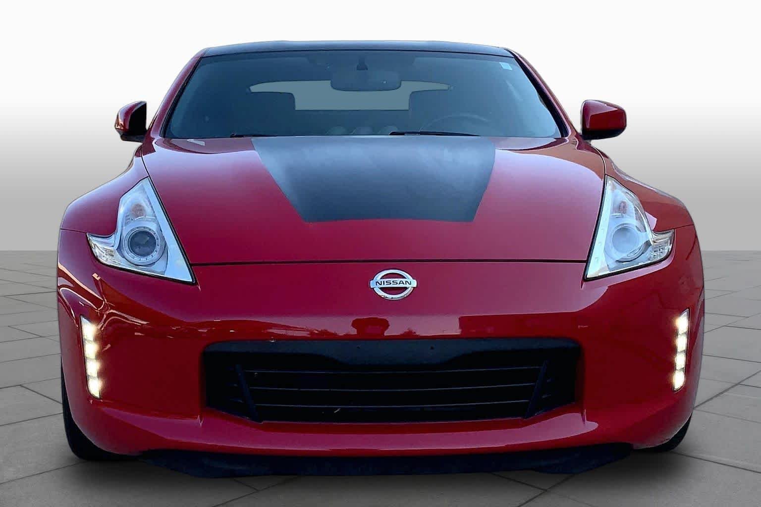 Used 2016 Solid Red Nissan Touring image 4