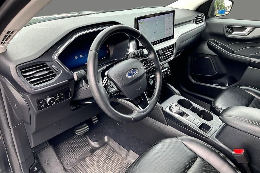 Used 2023 Black Metallic Ford Platinum image 7