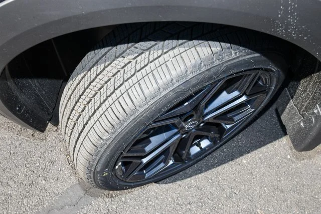 New 2026 Gun Metallic / Scarlet Ember Tintcoat Two-tone Nissan SR image 11