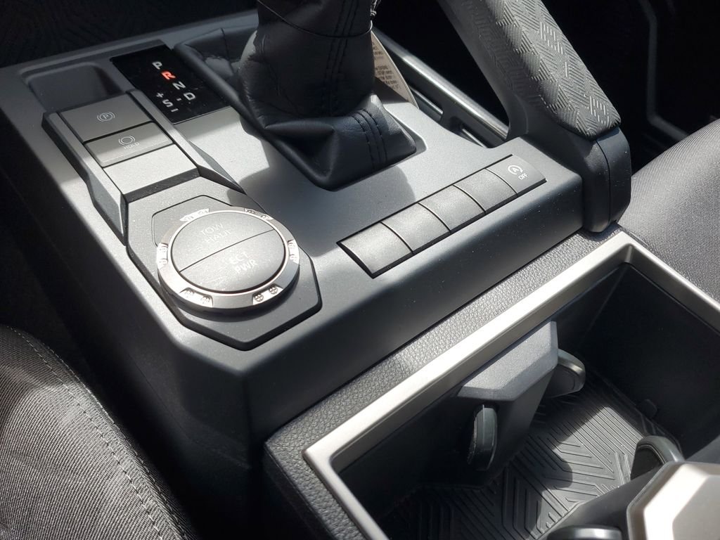 2025 Toyota Tacoma SR5 - Photo 25