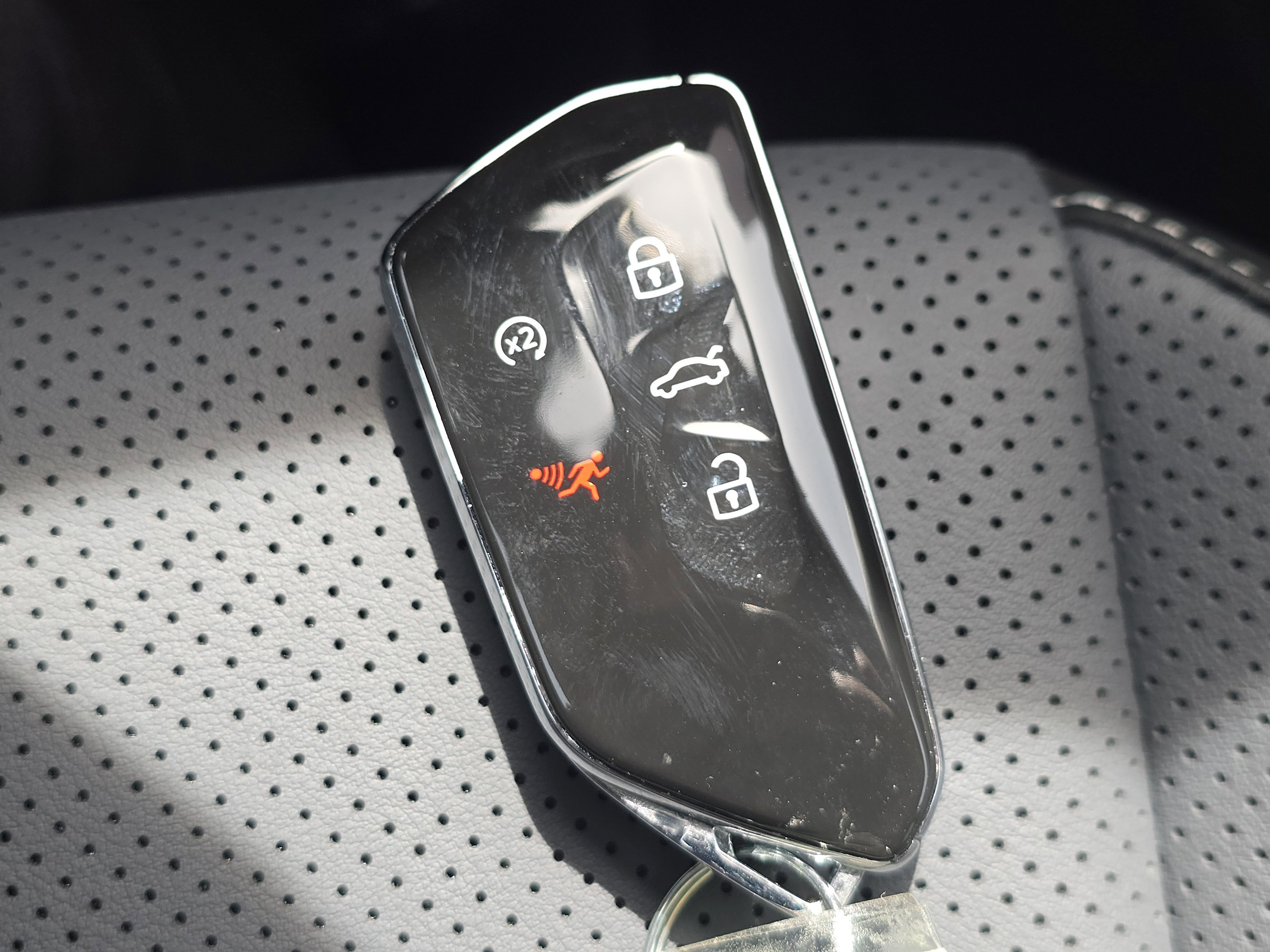 New 2026 Platinum Gray Metallic Volkswagen SE image 27