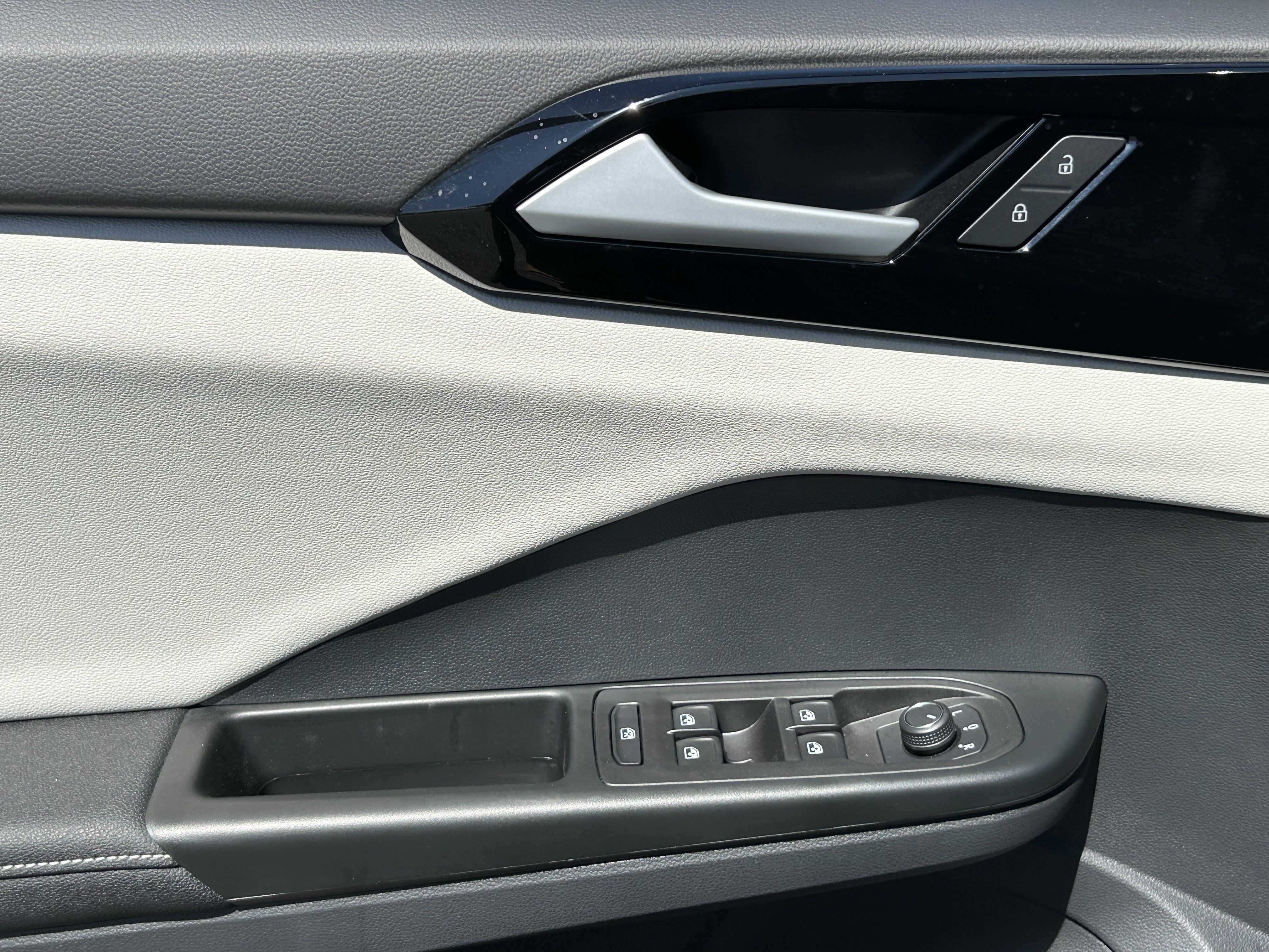 New 2026 Platinum Gray Metallic Volkswagen S image 17