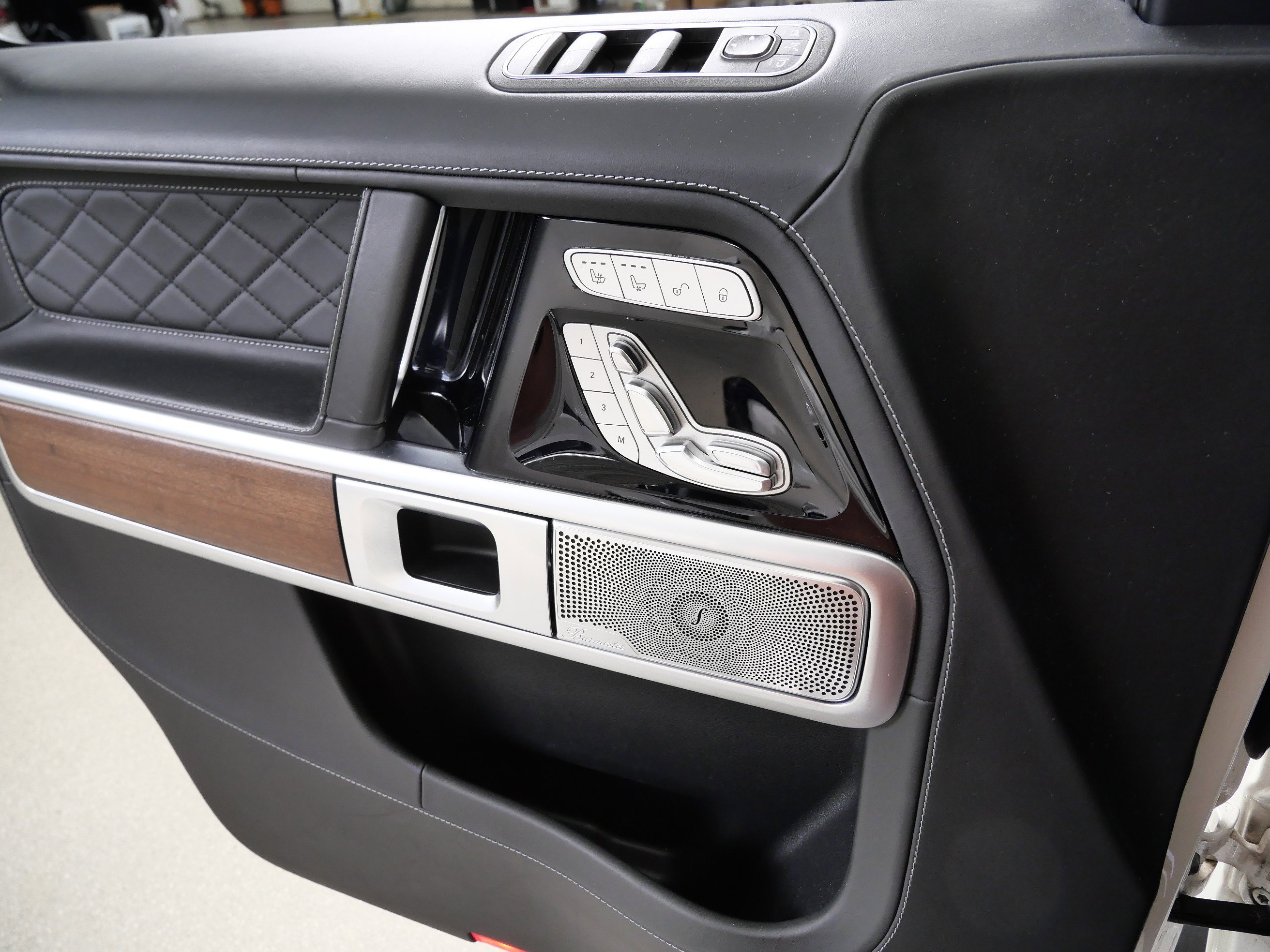 Used 2020 designo Diamond White Metallic Mercedes-Benz AMG® G 63 image 31
