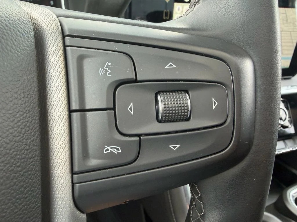 Used 2024 Onyx Black GMC Denali image 28