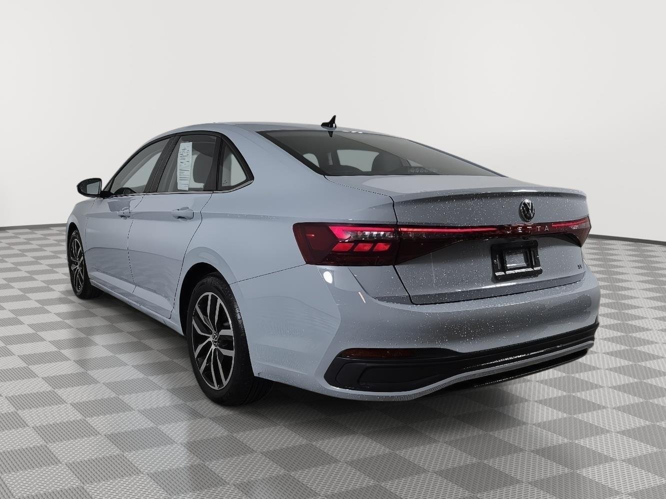 Used 2025 Monument Gray Volkswagen SE image 9