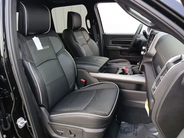 New 2026 Diamond Black Crystal Pearl-Coat Exterior Paint RAM Laramie image 35