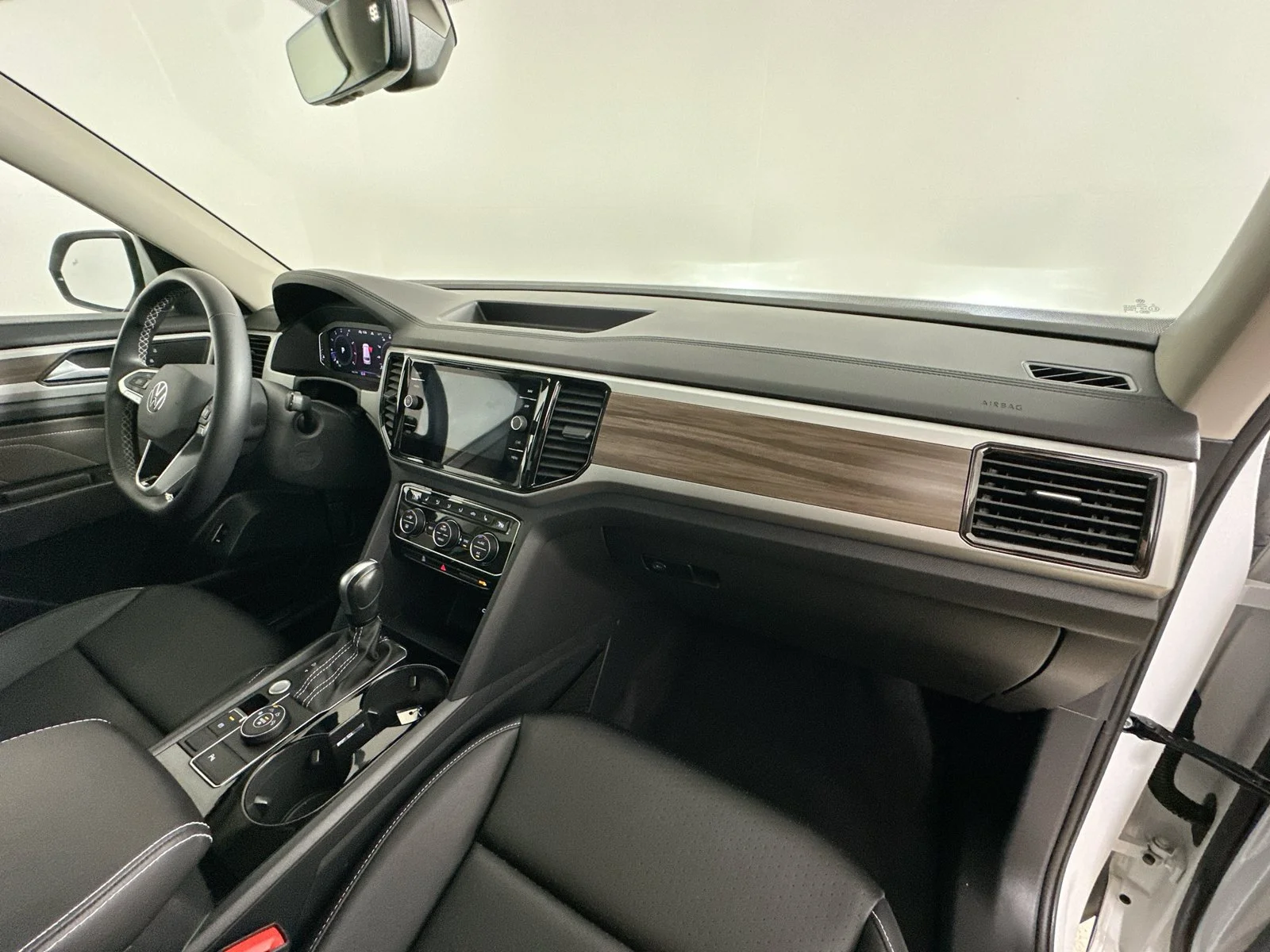 Used 2023 White Volkswagen  image 45