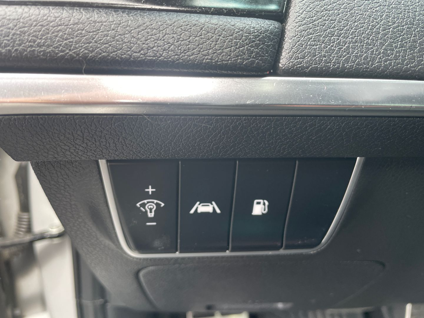 Used 2022 White Kia GT1 image 13