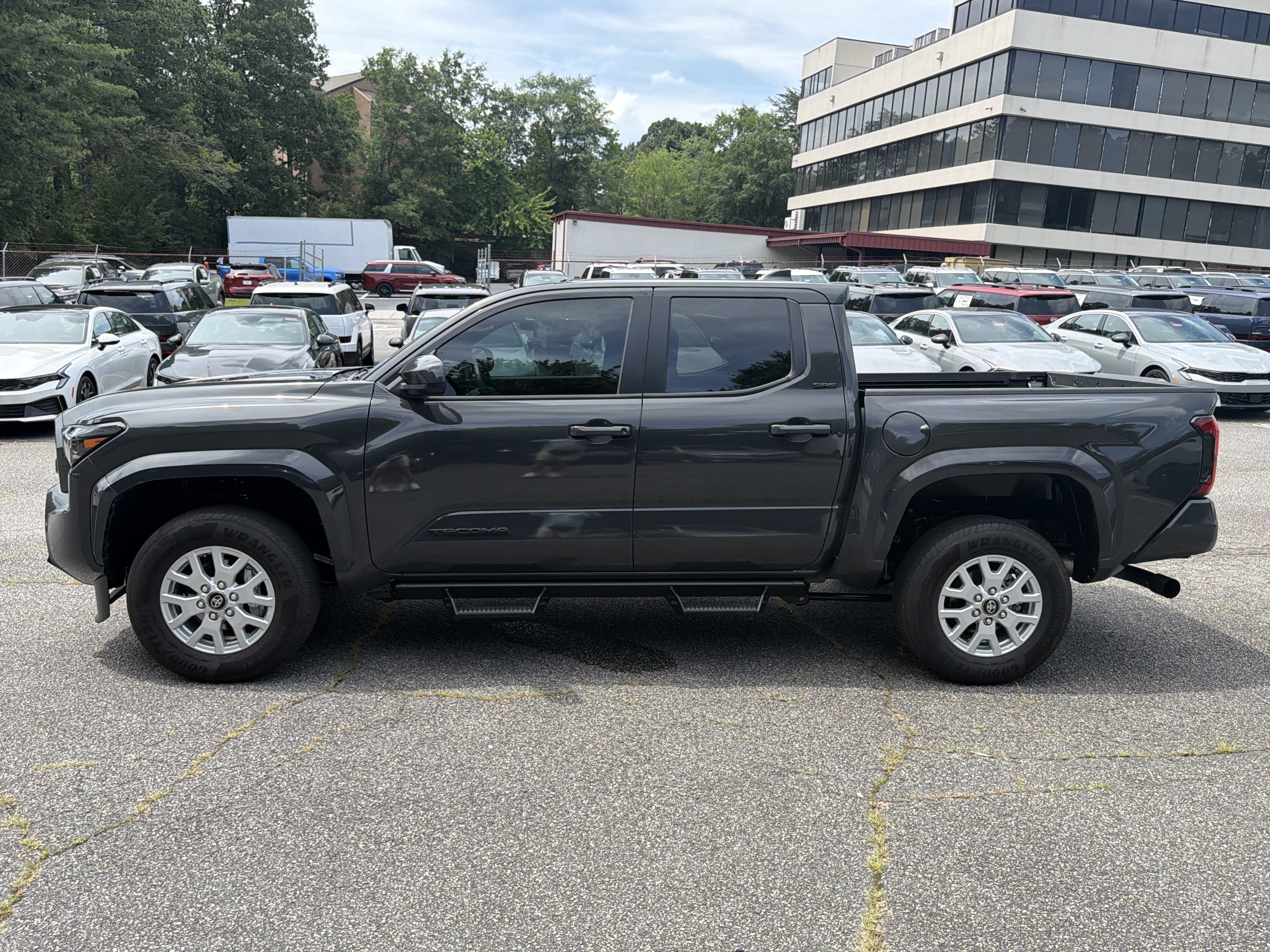 Used 2025 Underground Toyota SR5 image 4