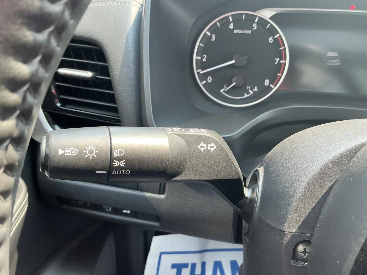 Used 2023  Nissan SL image 21