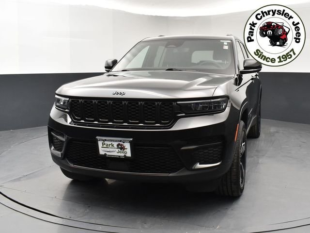 Used 2023 Jeep Grand Cherokee Altitude with VIN 1C4RJHAG4PC543469 for sale in Burnsville, Minnesota