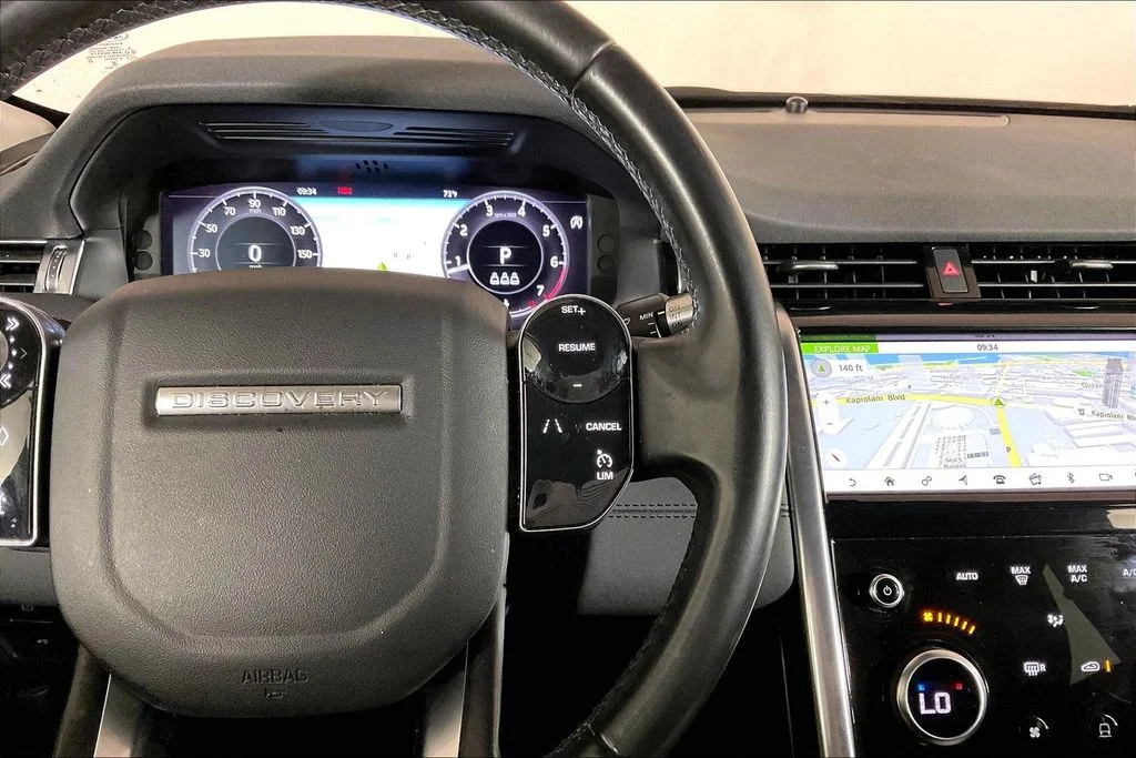Used 2020  Land Rover SE image 19