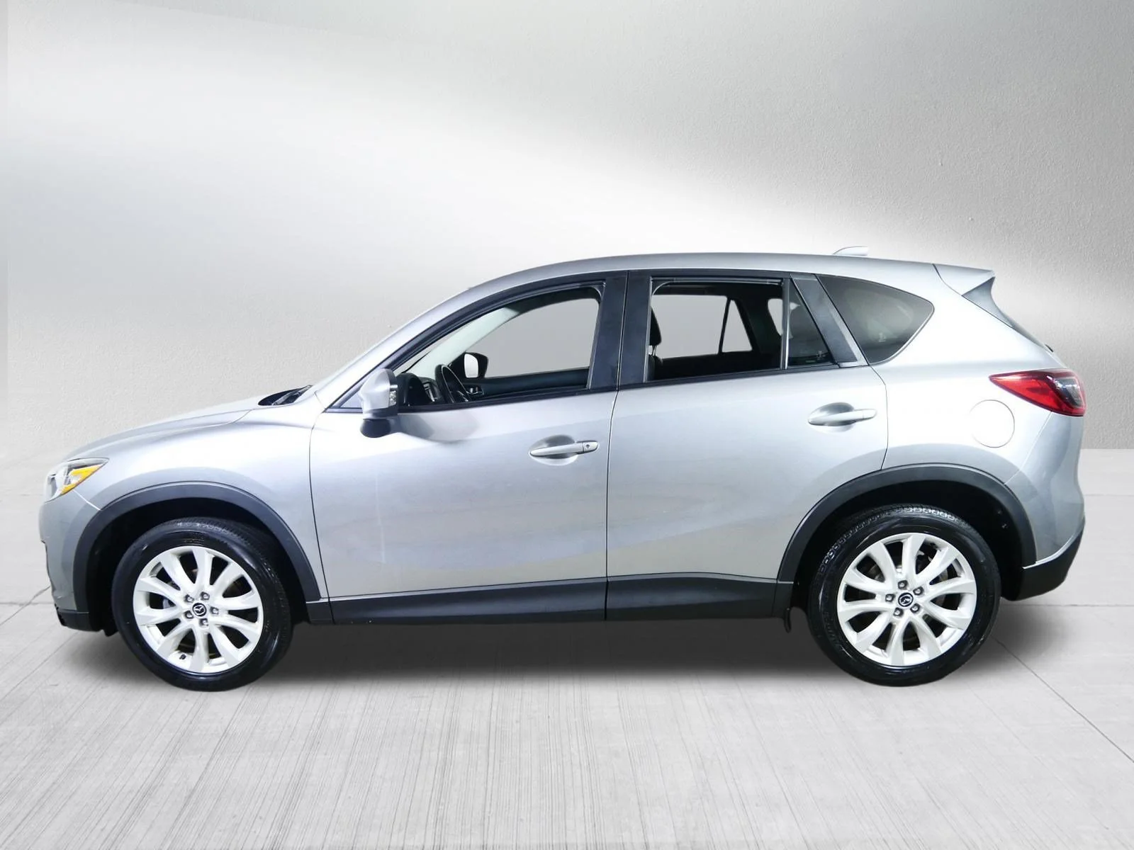 Used 2013 Liquid Silver Metallic Mazda Grand Touring image 4