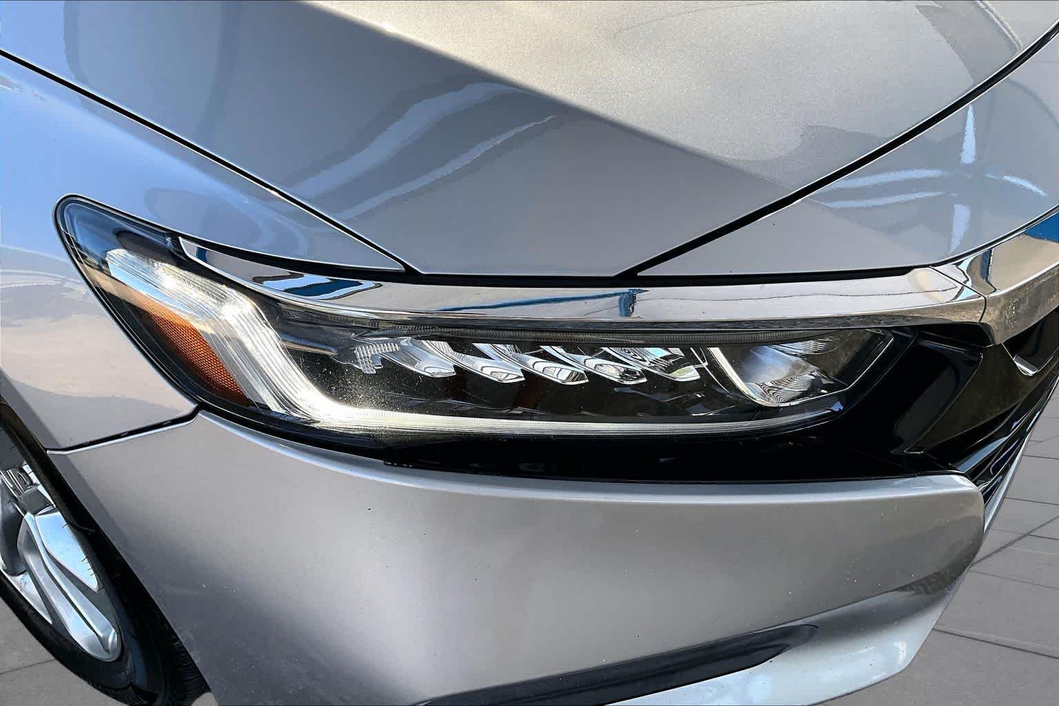 Used 2019 Lunar Silver Metallic Honda LX 1.5T image 27