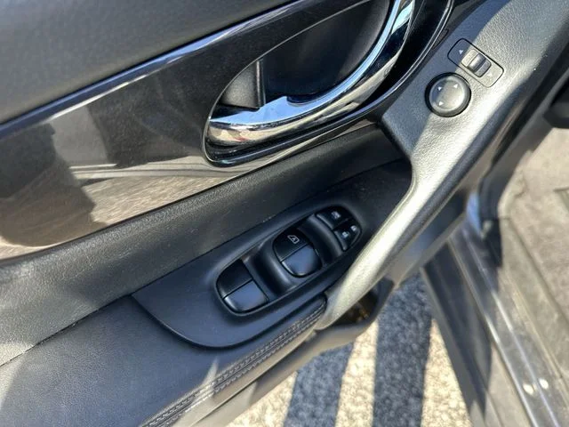 Used 2017 Gray Nissan SV image 17