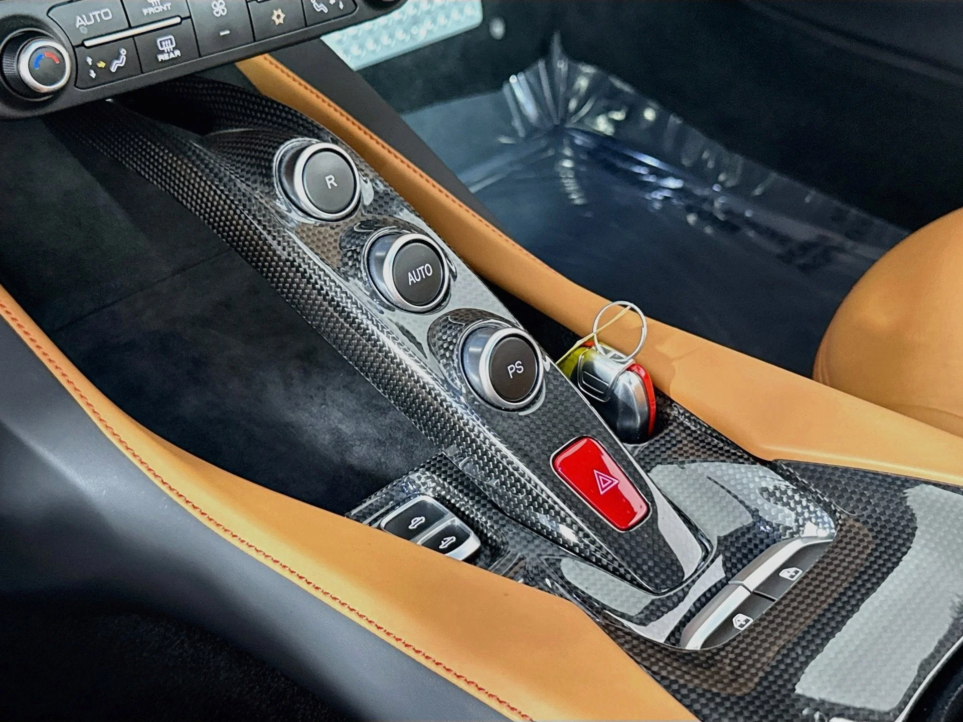 Certified Used 2019 Rosso Portofino Ferrari Base image 15