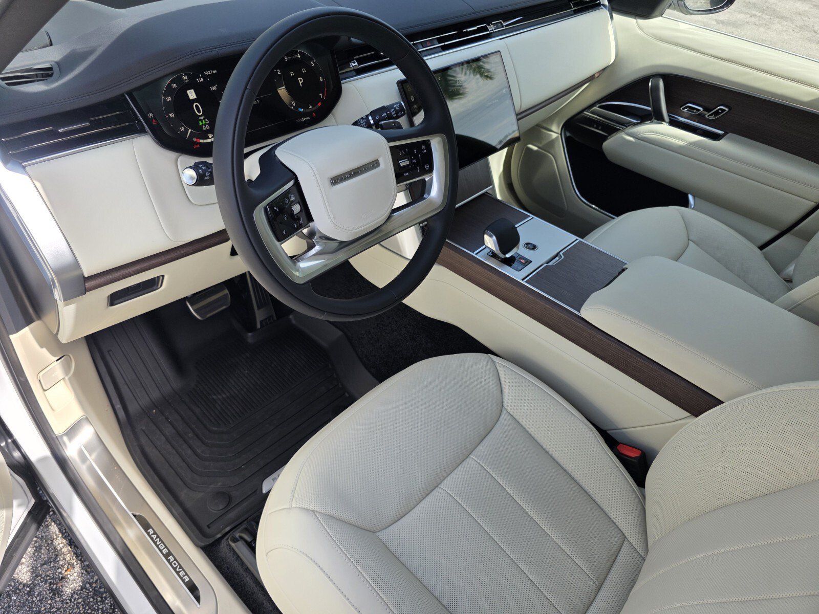 New 2026 Fuji White Land Rover P400 SE LWB 7 Seat image 11