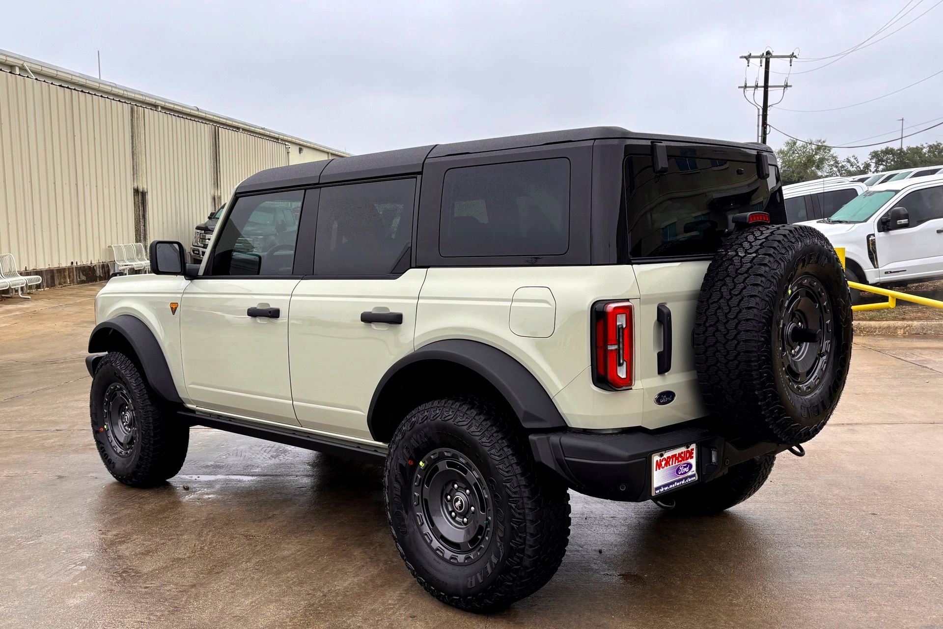 New 2025 Desert Sand Ford Badlands image 5