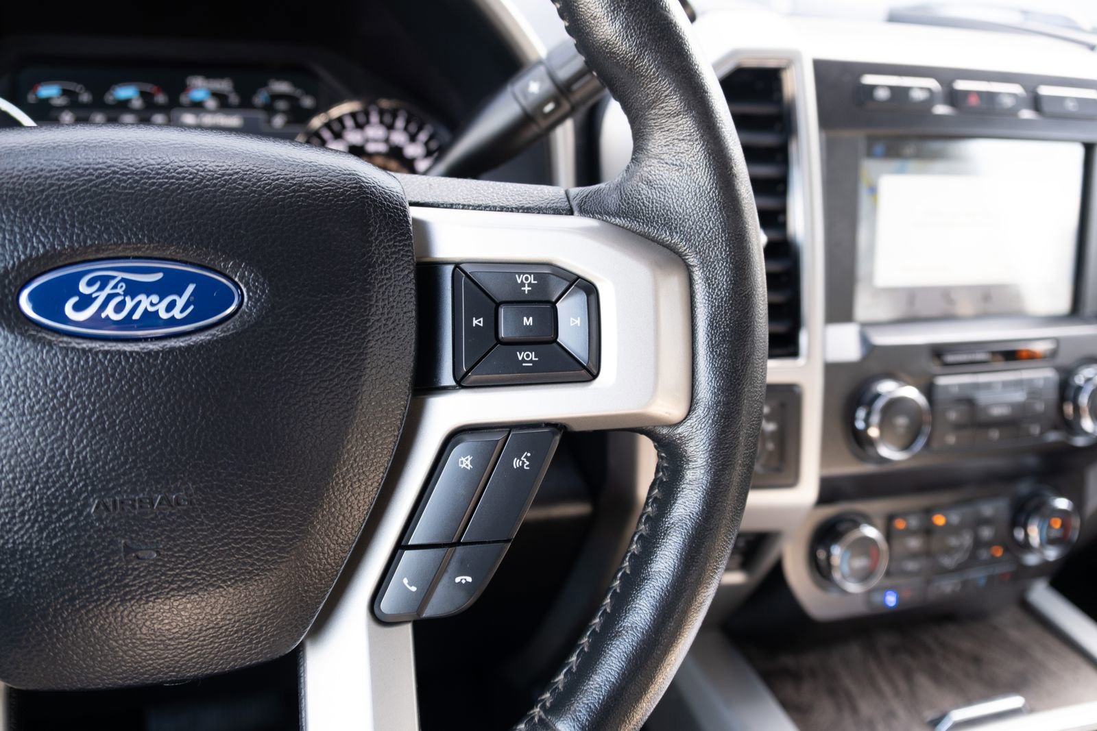 Used 2019  Ford Lariat image 7