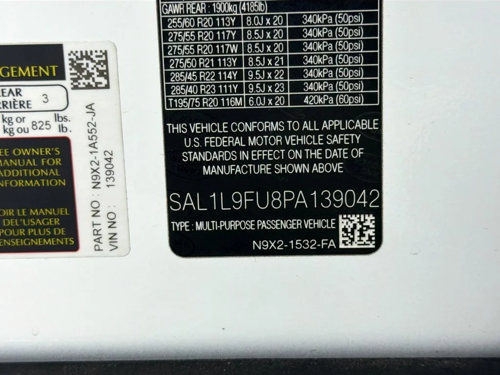 Used 2023 Fuji White Land Rover SE Dynamic image 35