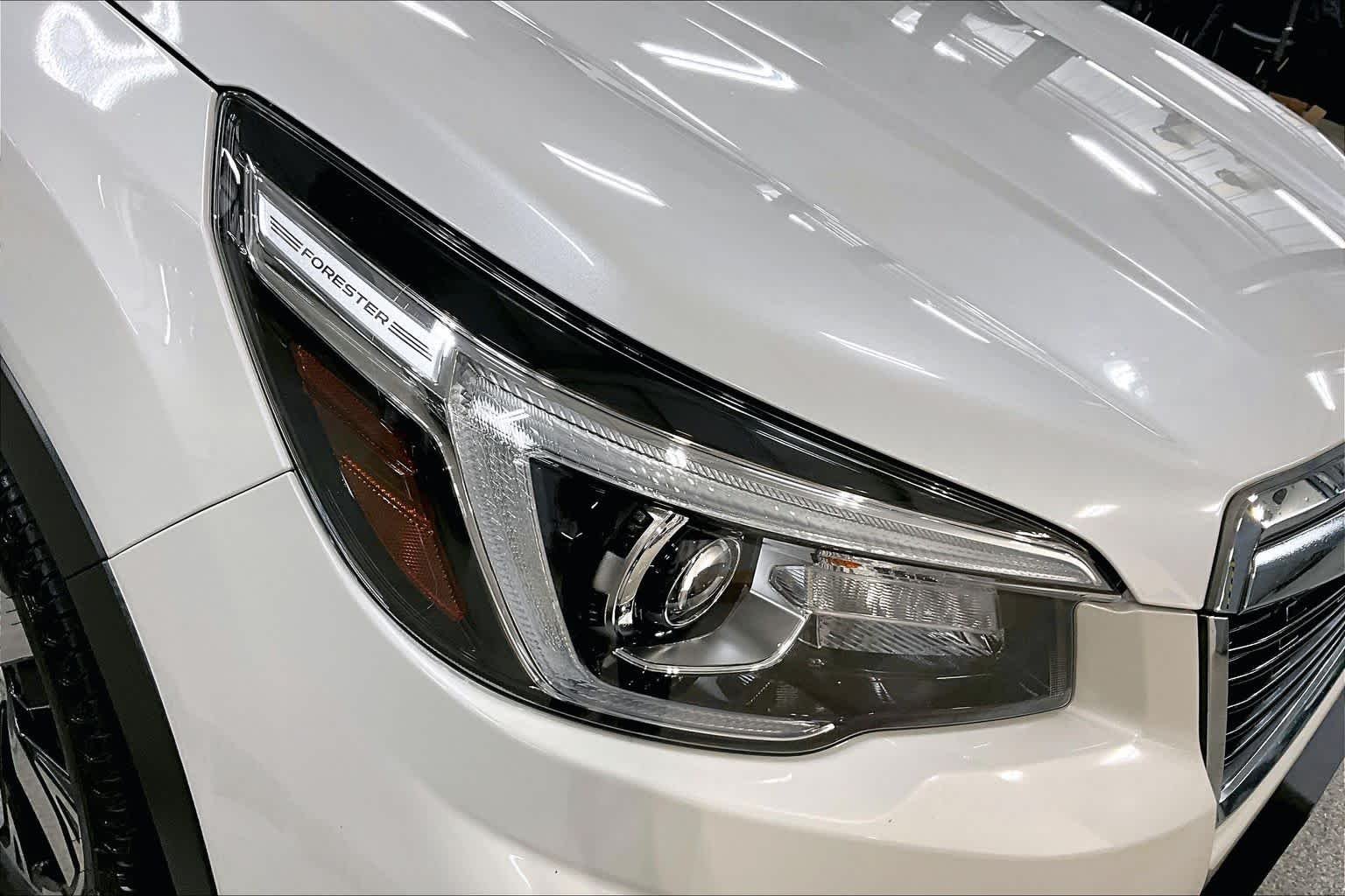 Used 2019 Crystal White Pearl Subaru Touring image 27