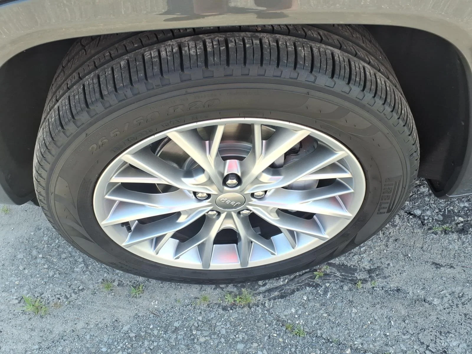 Used 2022 Gray Metallic Jeep Summit image 10