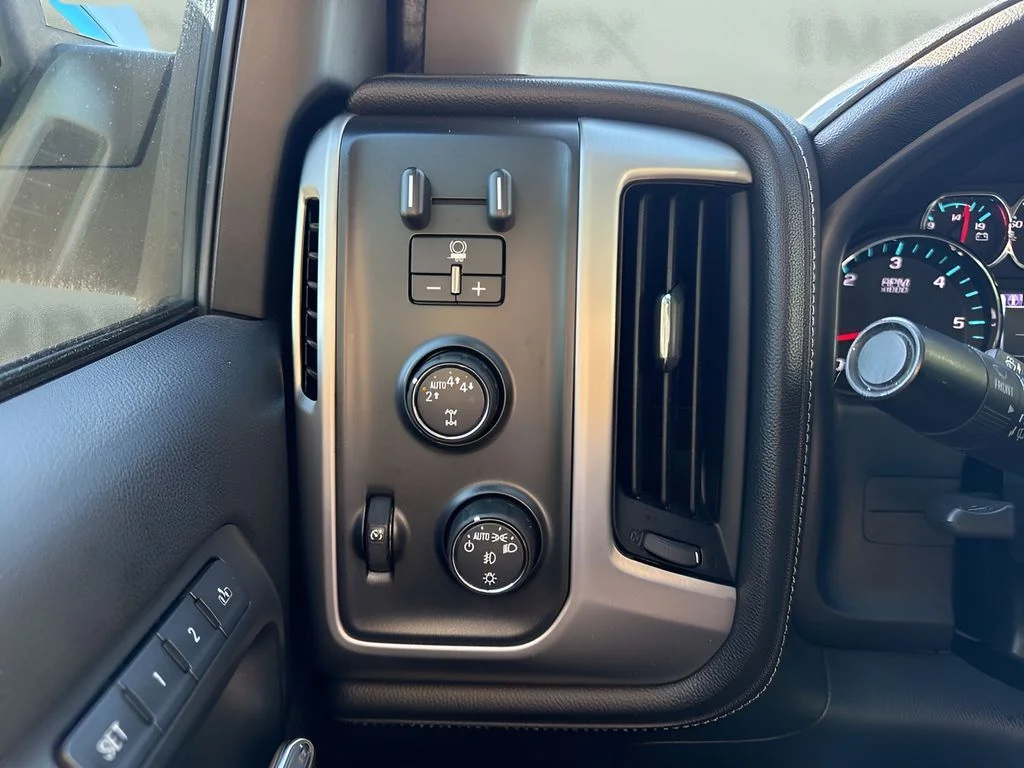 Used 2017 Blue GMC SLT image 24