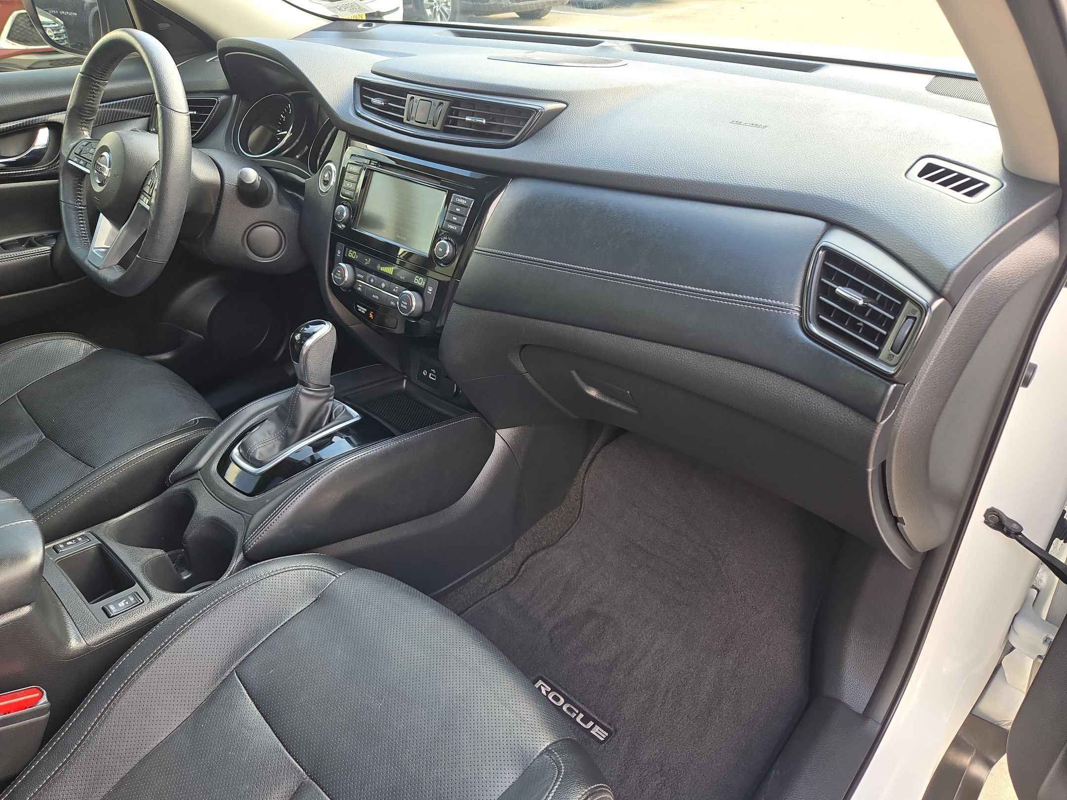 Used 2018 Pearl White Nissan SL image 31