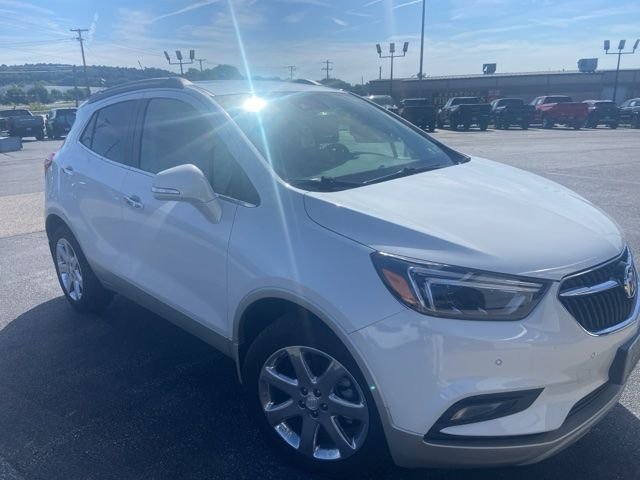 Used 2019 White Buick Essence image 1