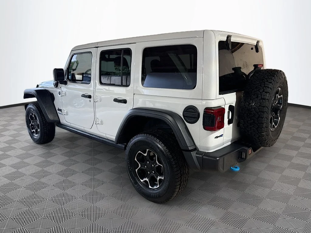 Used 2022 White Jeep Unlimited Rubicon 4xe image 8