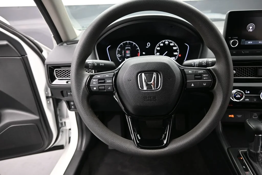 Used 2023 Platinum White Pearl Honda LX image 18