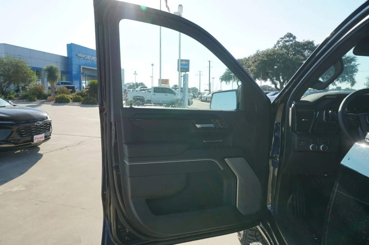 2026 GMC Sierra 1500 AT4X - Photo 18