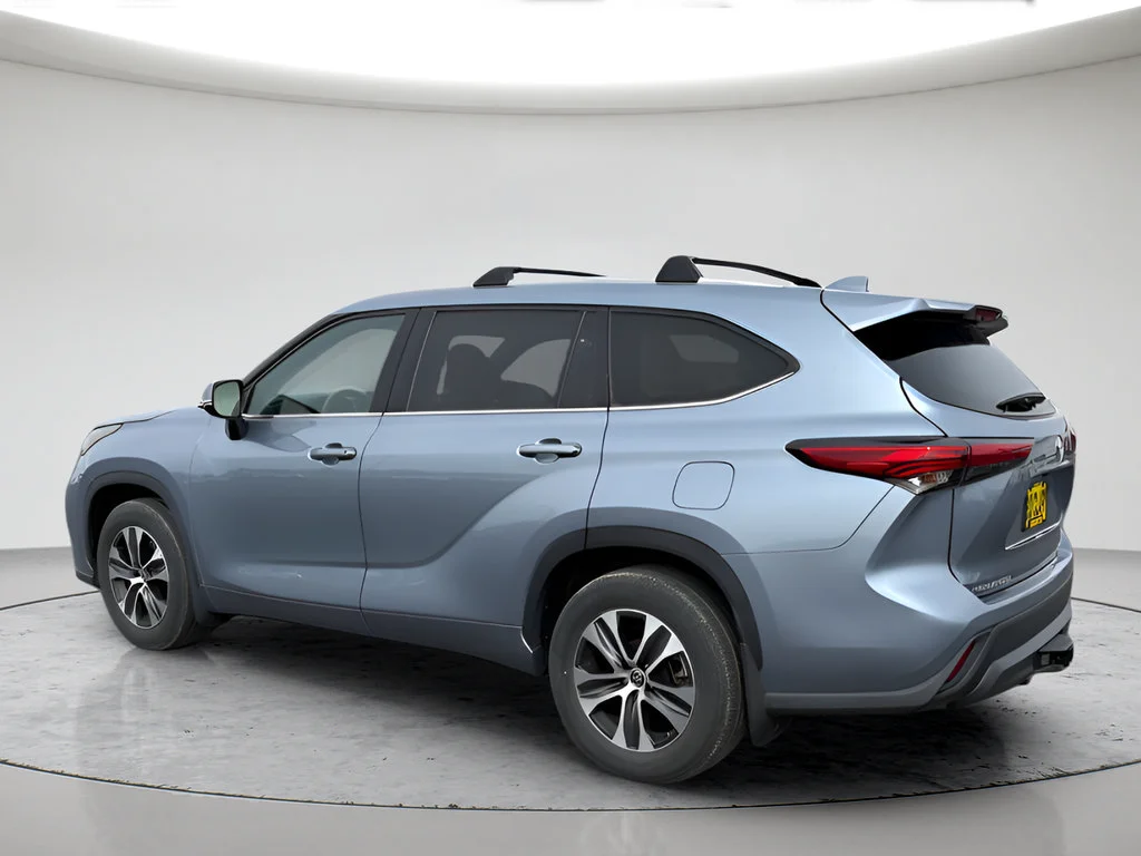 Used 2022 Blue Toyota XLE image 5