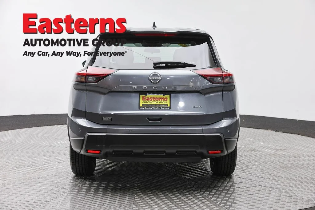 Used 2024 Gray Nissan S image 6