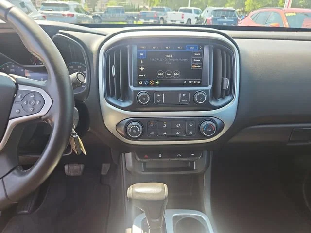 Used 2019 SHADOW GRAY METALLIC Chevrolet 4WD LT image 18