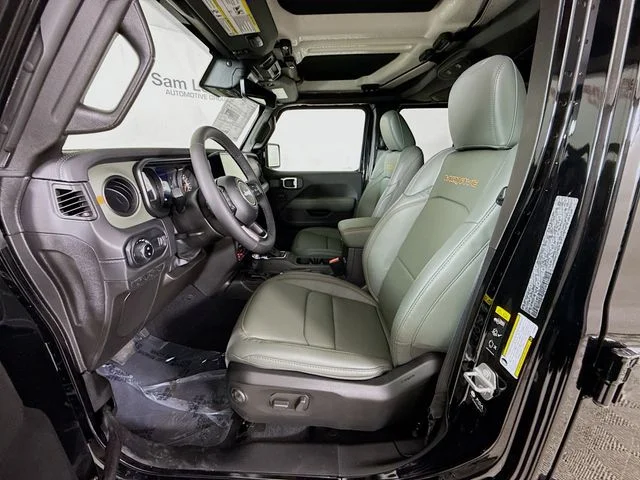 Used 2025 Black Jeep Mojave image 21