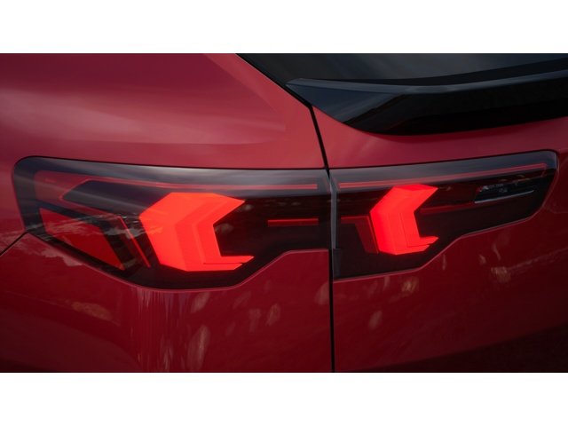 New 2026 Vegas Red Metallic BMW xDrive28i image 8