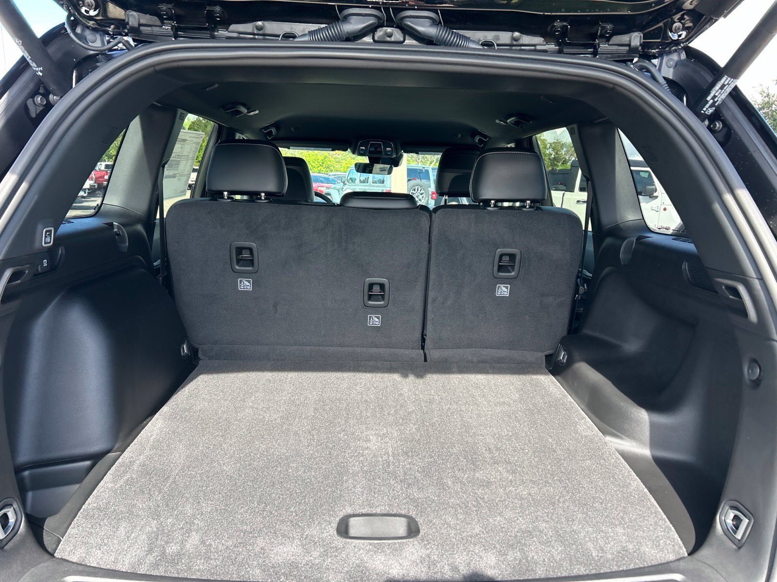 New 2027 High-Gloss Black Paint Jeep Laredo Altitude image 33