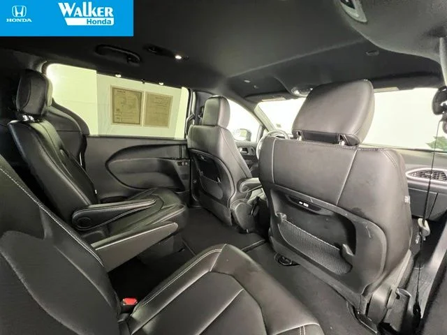 2025 Chrysler Pacifica Select - Photo 41