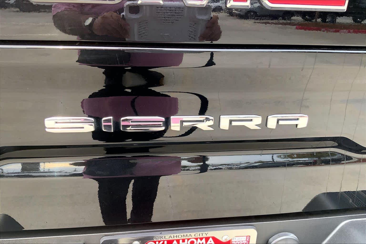 Used 2022 Onyx Black GMC AT4X image 31