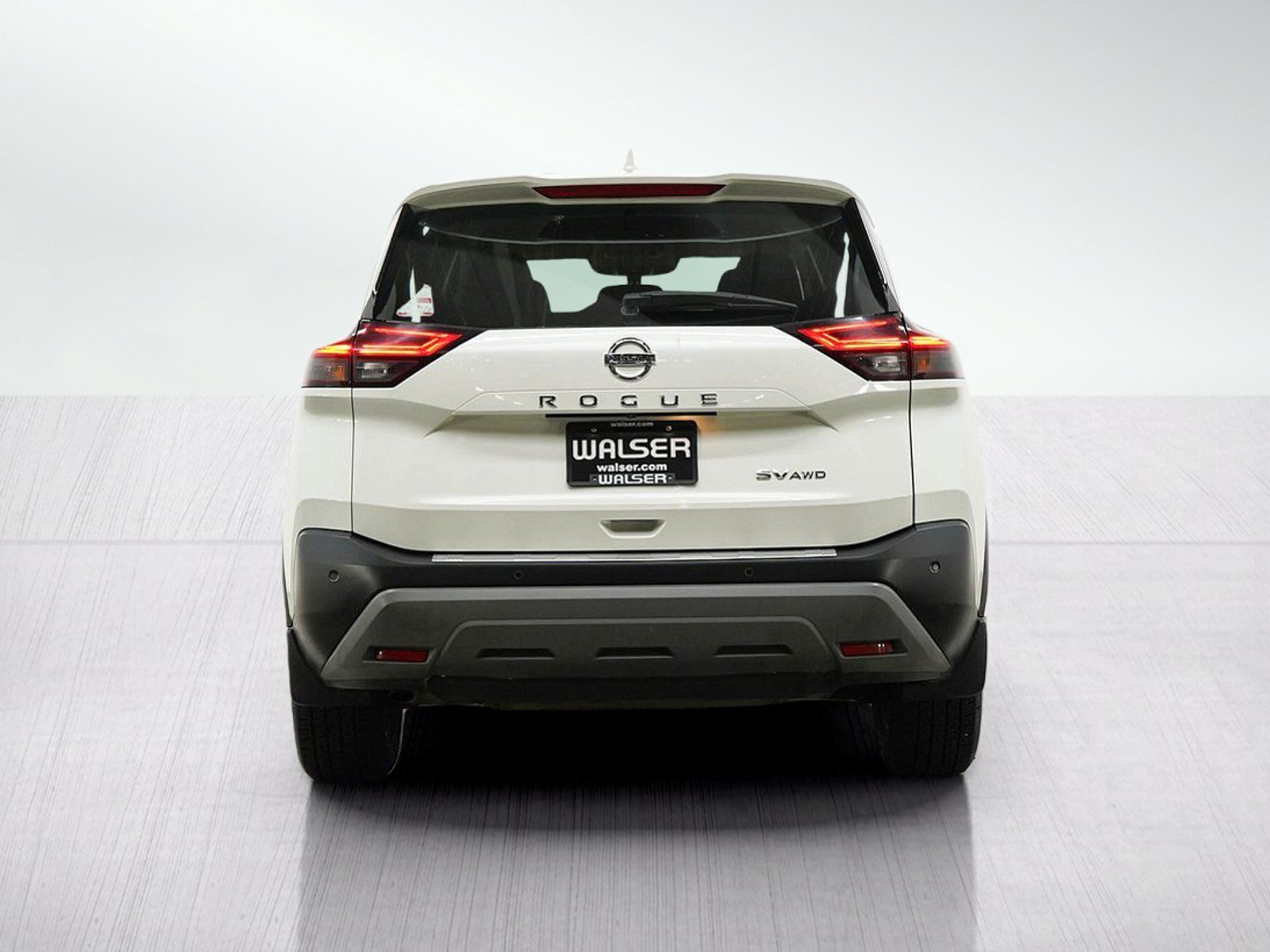 Used 2021 Pearl White Tricoat Nissan Sv image 4