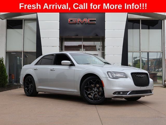 2019 Chrysler 300 S's photo