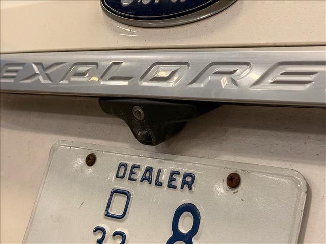 Used 2018 White Platinum Metallic Tri-Coat Ford Platinum image 6