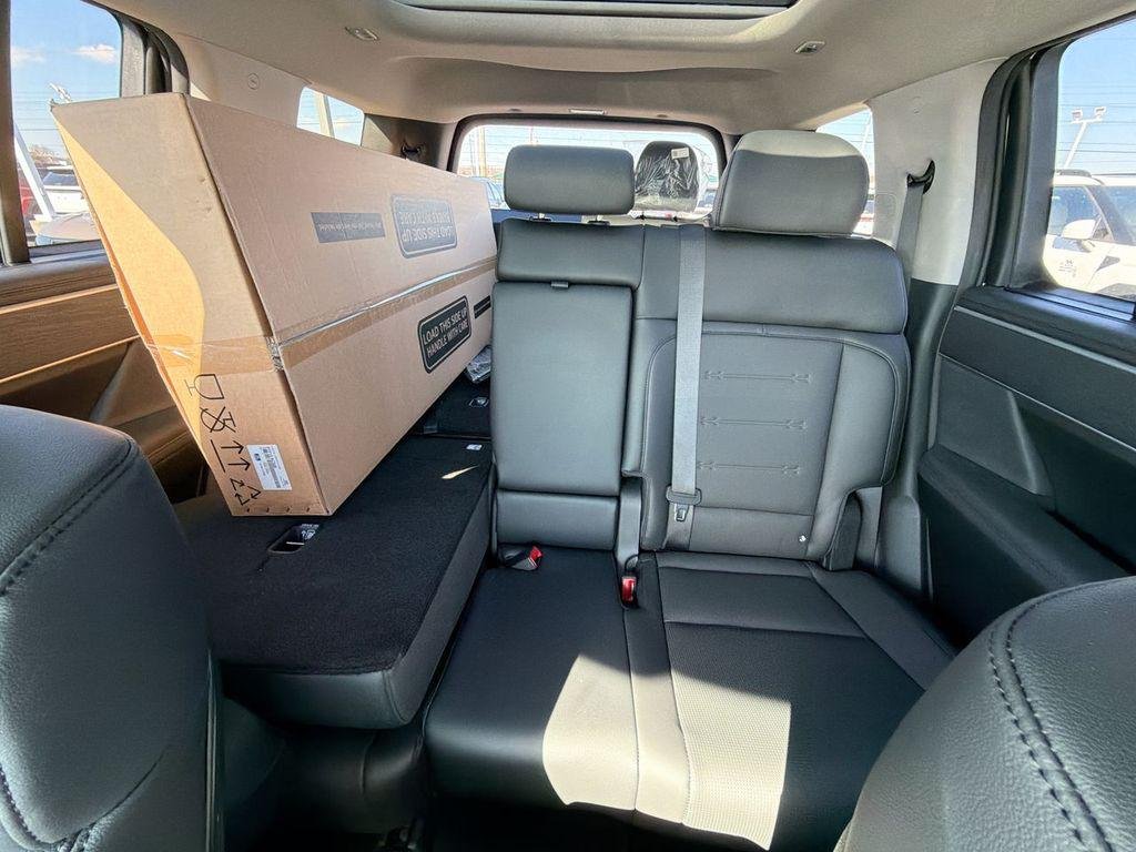 2026 Hyundai Santa Fe Limited - Photo 13