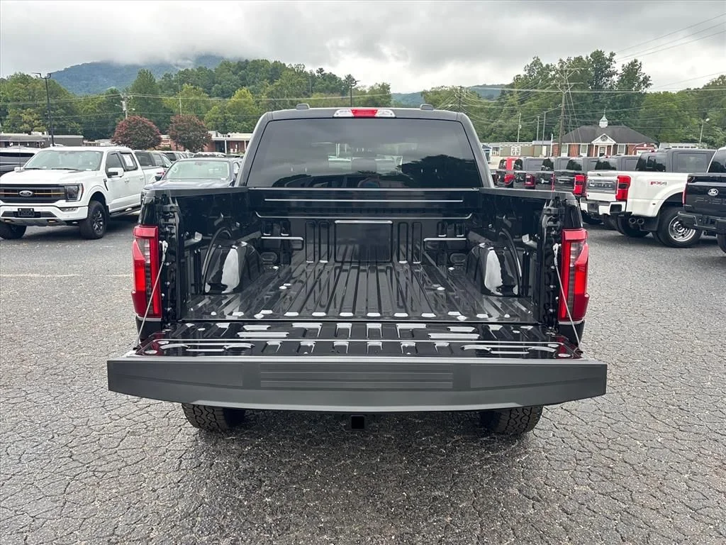 New 2026 Agate Black Metallic Ford XLT image 7