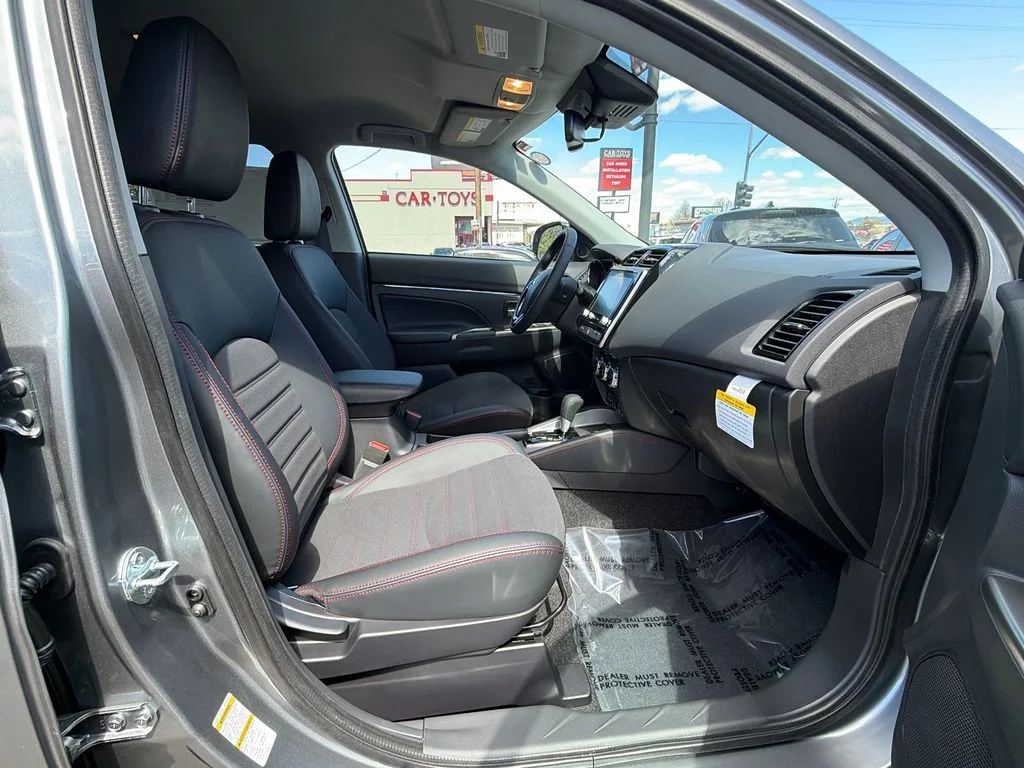 New 2026 Mercury Gray Metallic Mitsubishi 2.0 SE image 22