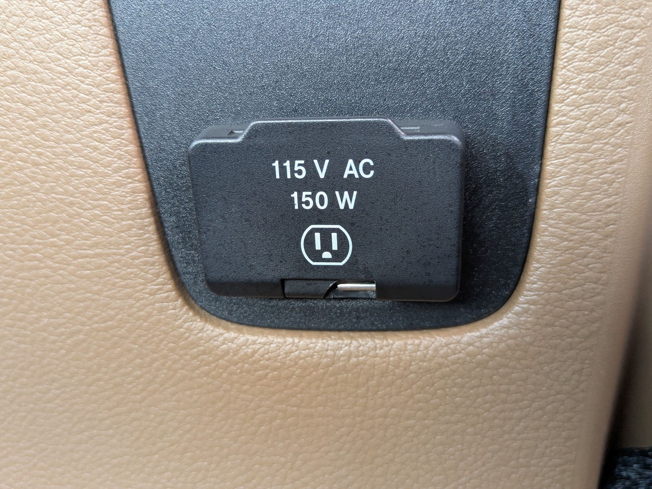 Used 2014 Billet Metallic Clearcoat Jeep Sahara image 26