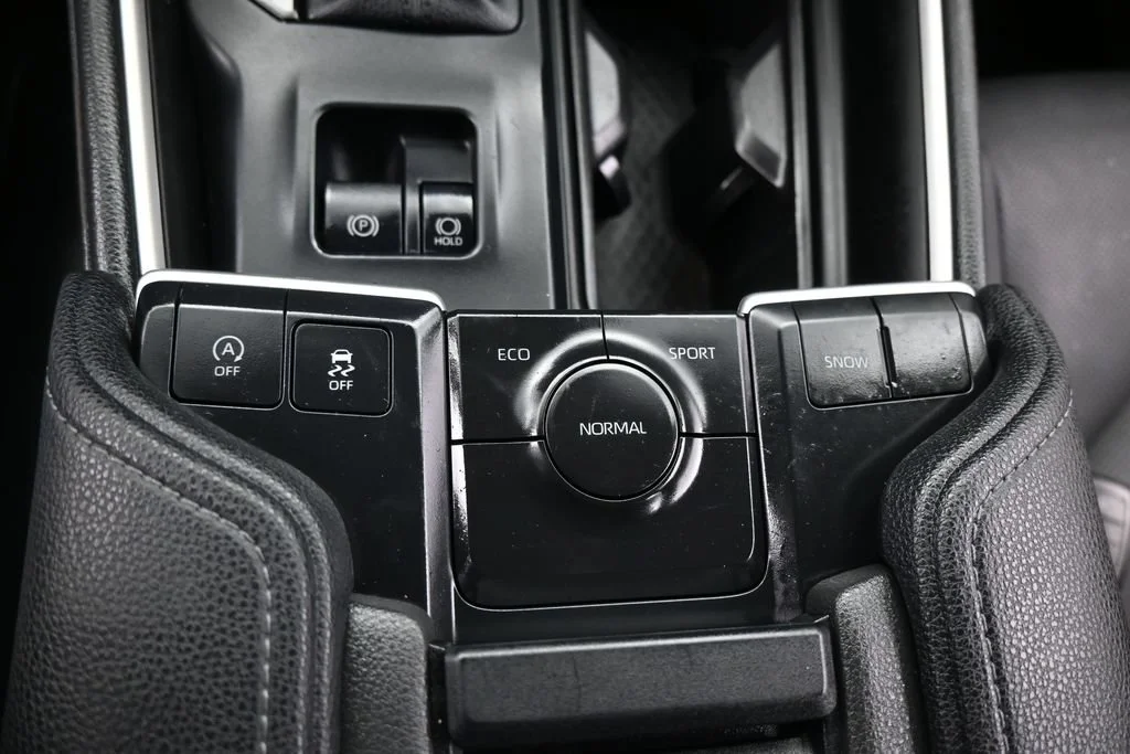 Used 2025 Cloud Toyota Limited image 30