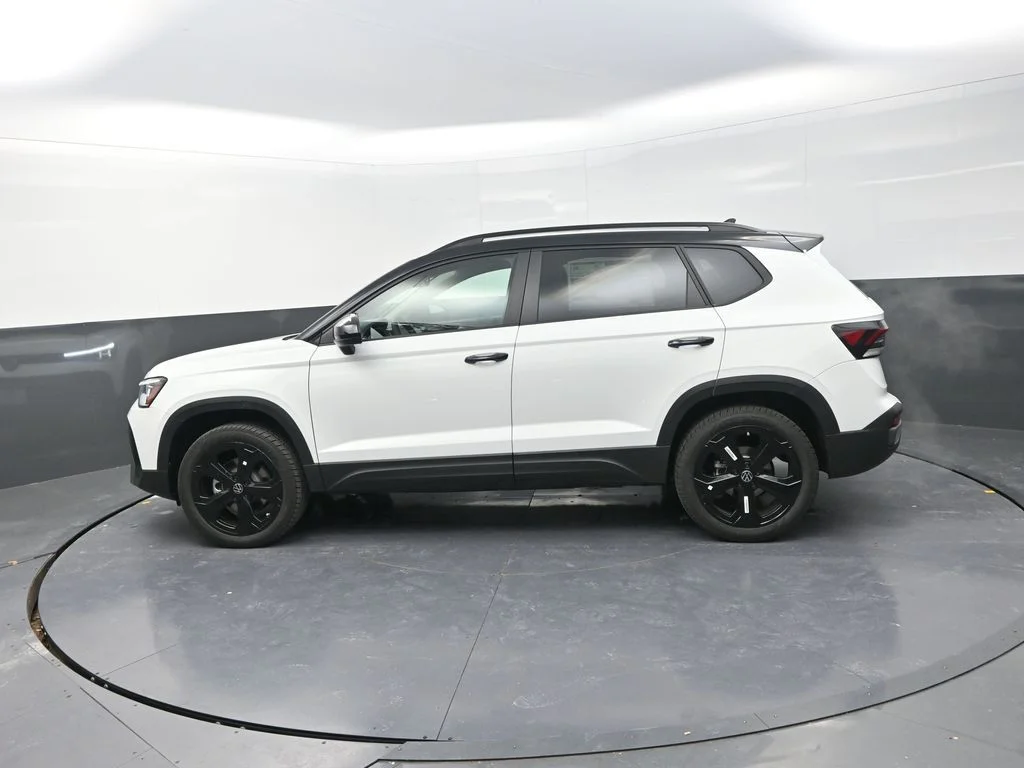 2026 Volkswagen Taos SE Black - Photo 6
